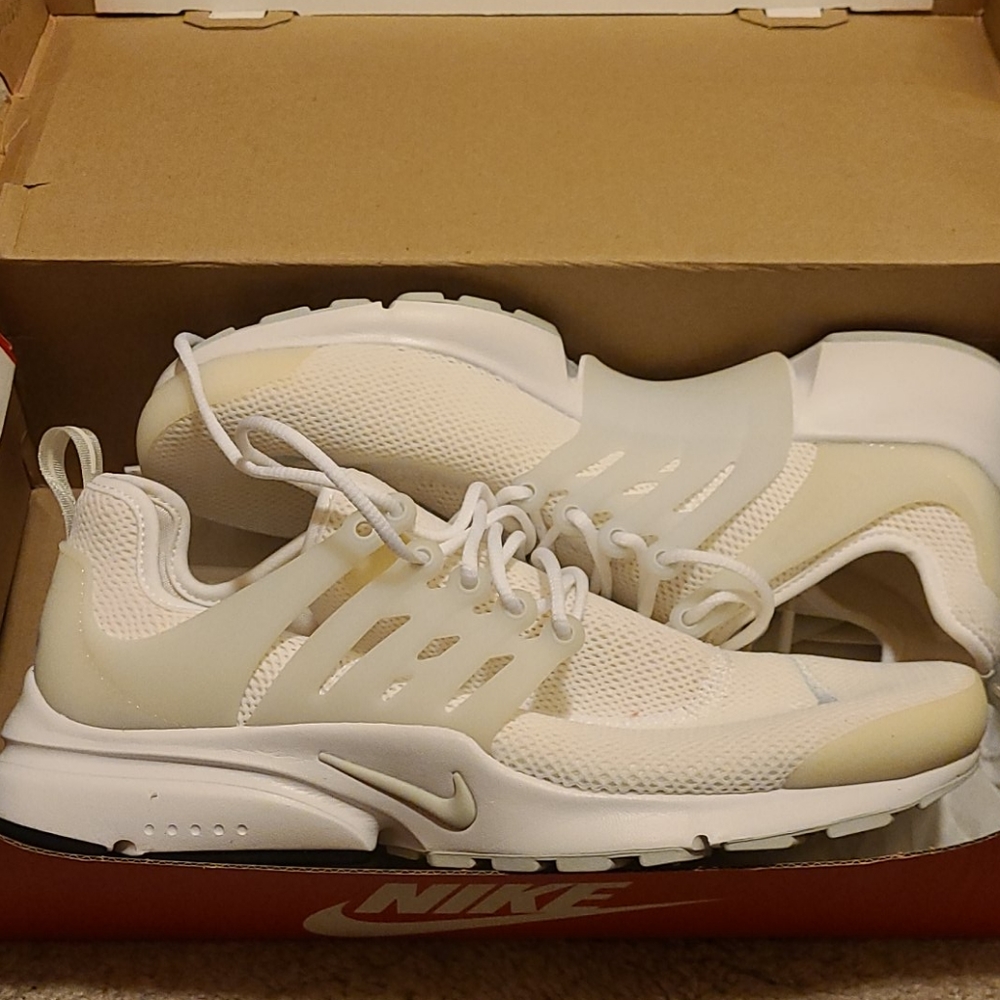 Women's White Nike Air Presto Size 11